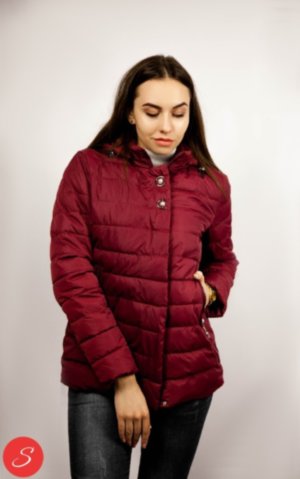 Демисезонная куртка бордо. 1089 Куртка весна-осень, бордового цвета, короткая, горизонтальная стежка