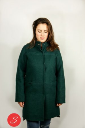 Пальто зимнее зеленое. Kovash. Тиффани Зимнее пальто зеленого цвета с хамутом, средней длины