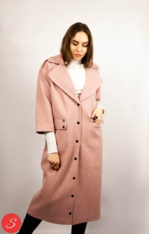 Пальто удлиненное розового цвета Пальто розового цвета. Без утеплителя. Реглан