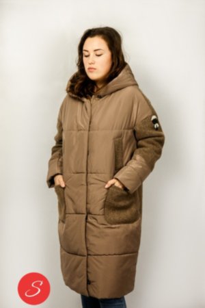 Удлиненное комбинированное пальто бежевое. Daki 230 Комбинированное пальто бежевого цвета. Удлиненное