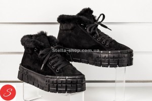Ботинки Mario Muzi мех замша. 22580 Замшевые ботинки, короткие. Черного цвета на натуральном мехе. Фирма обуви Mario Muzi