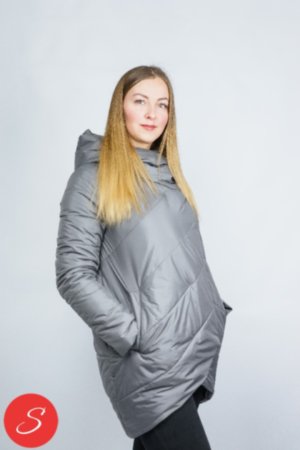 Демисезонная куртка серая. YIGAYI 202 Куртка весна-осень средней длины серого цвета